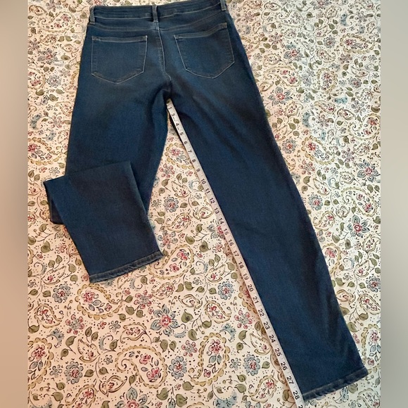 ATHLETA SKULPTEK SLIM STRAIGHT JEANS SZ 6 - Picture 4 of 8
